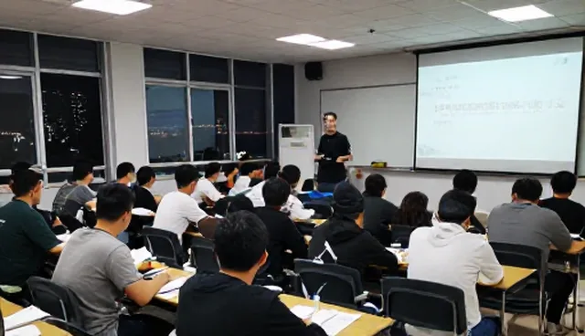 技术培训与自学:两种学习方式的实际取舍